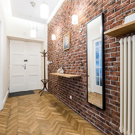 Native Batorego 7- Bardzo Ciche I Spokojne Miejsce * Краков